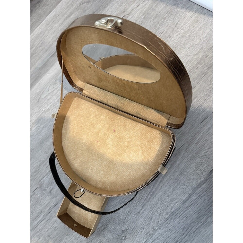 vintage oval-shaped vanity And jewelry case, Drawer And Big Pocket